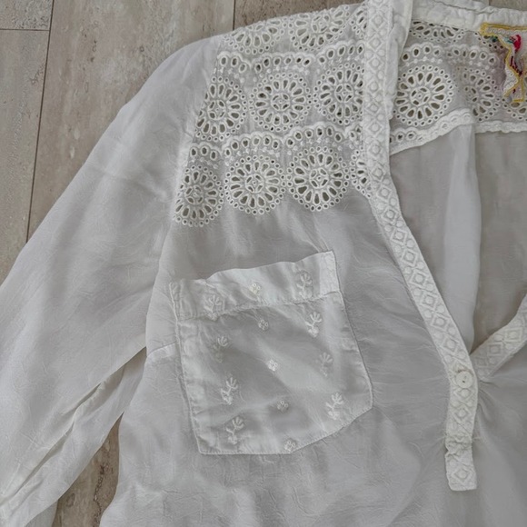 Johnny Was White Embroidered‎ Floral Eyelet Boho Sheer V Neck Blouse Top Size M - Picture 5 of 11